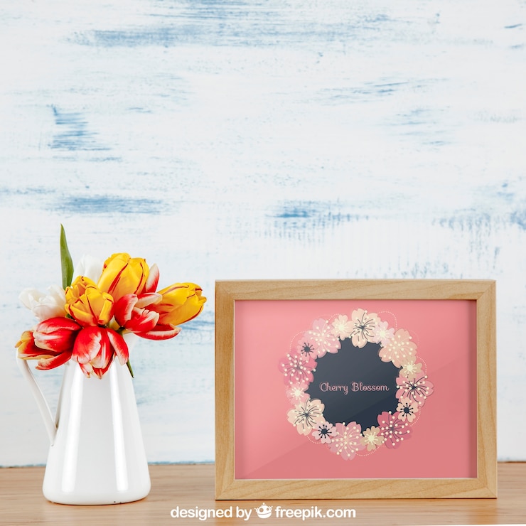 PSD spring mockup con cornice orizzontale e vaso bianco di fiori