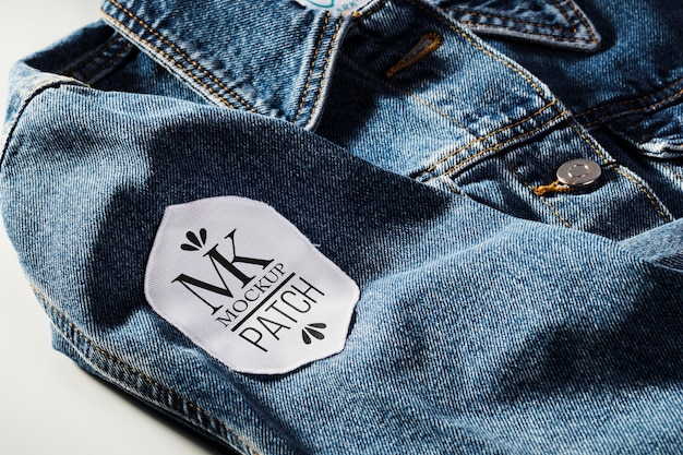 Stoffkleidungs-Patch-Modell auf Jeansmaterial