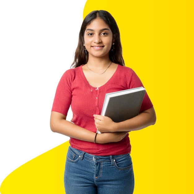 Studente sorridente con i libri in mano