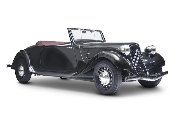 Studio-Aufnahme eines Vintage-Schwarzen Autos mit offener Motorhaube