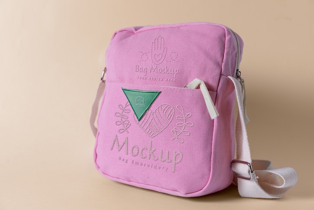 Stylische tasche mit patch-mockup