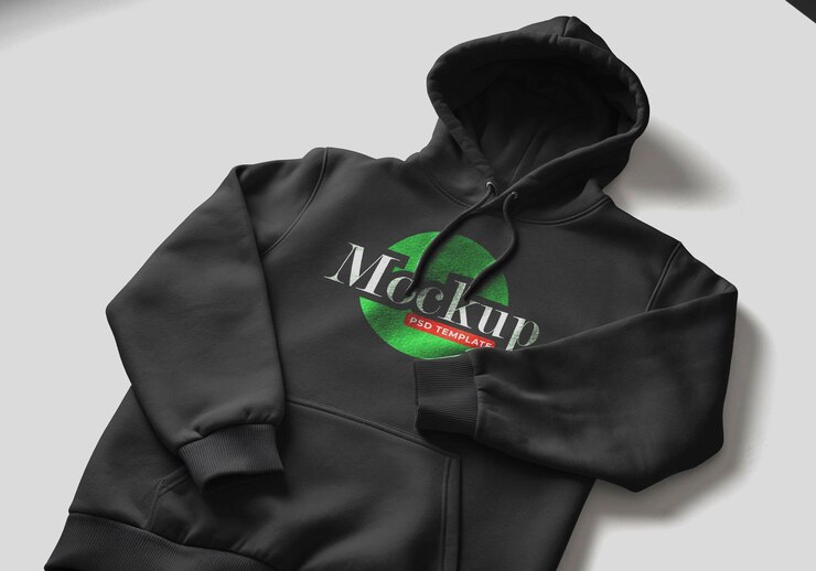una sudadera negra con el nombre de Bob en ella