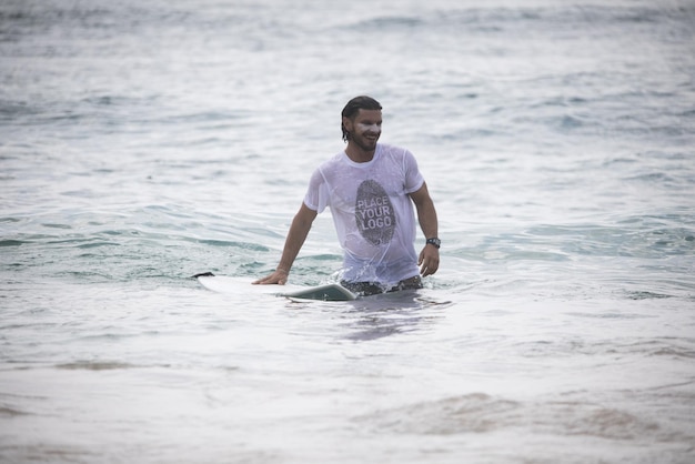 Surfer-T-Shirt Mockup