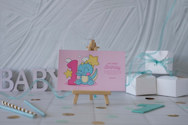 PSD surtido de maquetas de elementos de primer cumpleaños para recién nacidos.