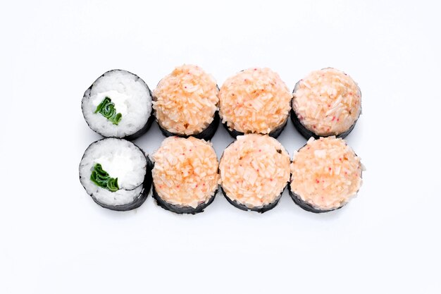 PSD sushi rolls japanische lebensmittel maki isolierter hintergrund perfekt für die verwendung in kommerziellen menüs