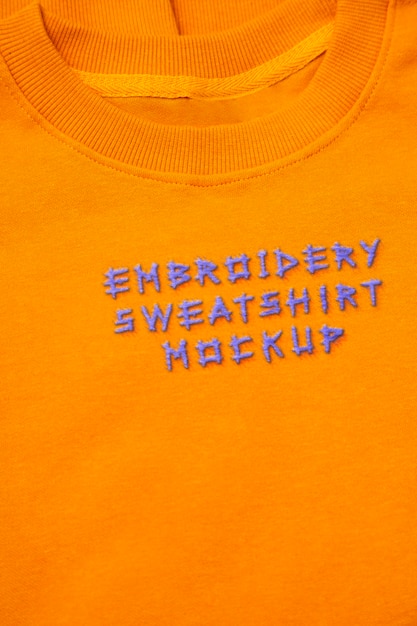 Sweatshirt mit Stickerei-Mockup