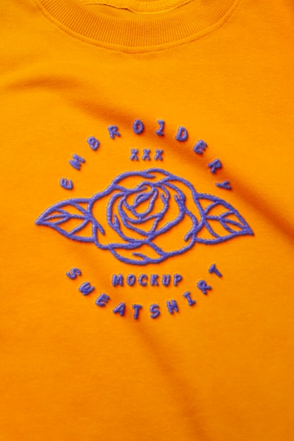 Sweatshirt mit Stickerei-Mockup