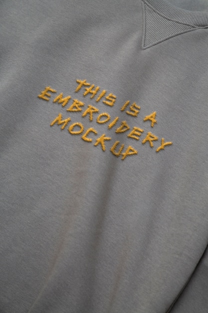 Sweatshirt mit Stickerei-Mockup