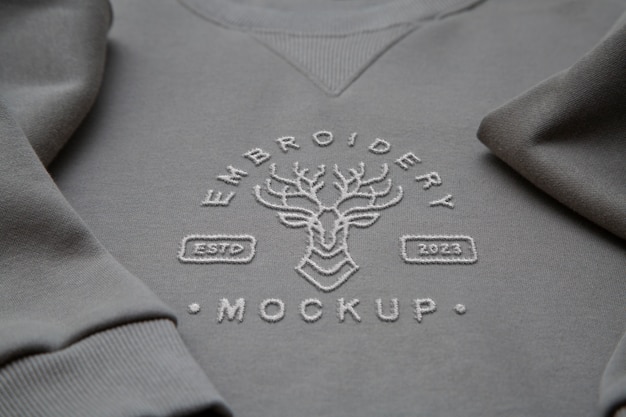Sweatshirt mit Stickerei-Mockup