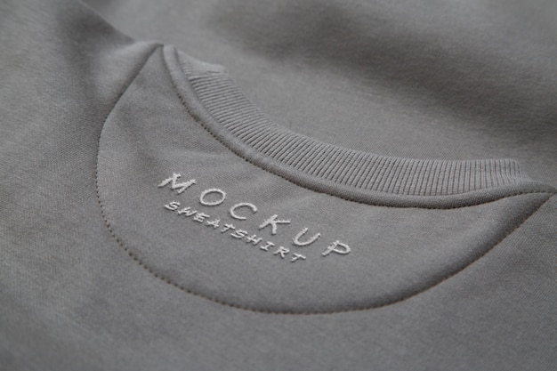 Sweatshirt mit Stickerei-Mockup