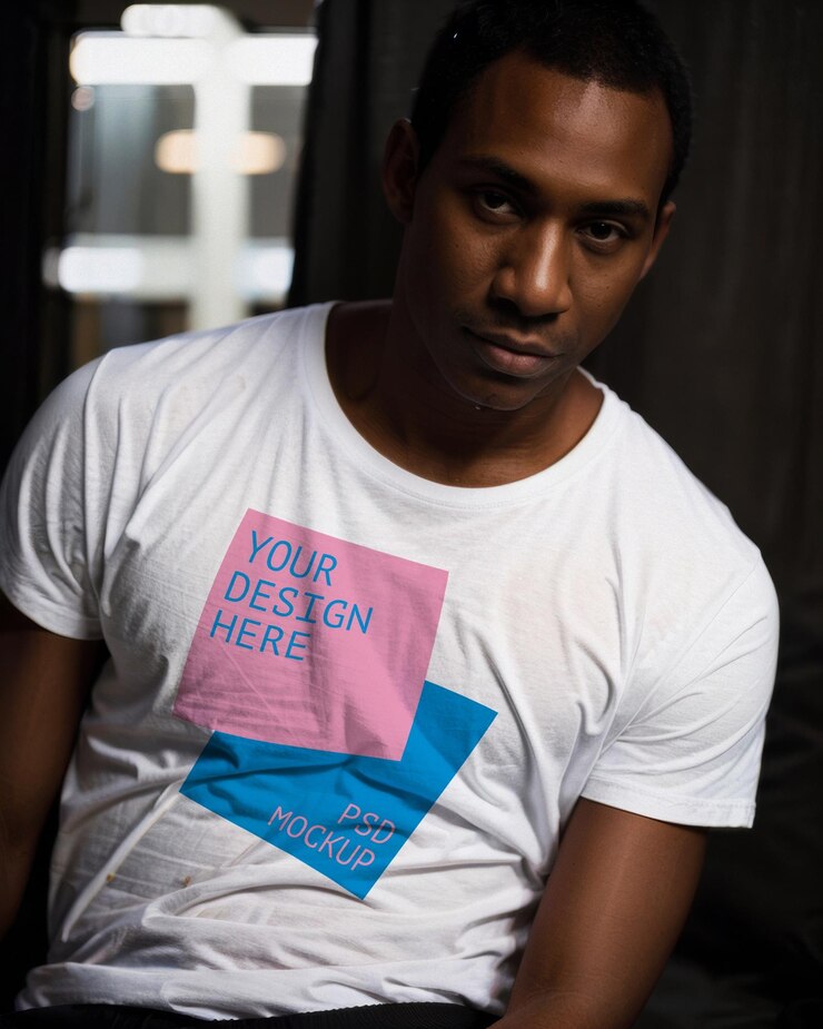PSD t-shirt bianca mockup black man modelling tee design merch showcase template streetwear branding