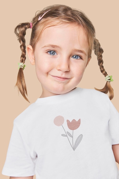 T-shirt bianco casuale per ragazze