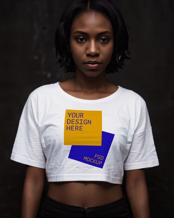 PSD t-shirt blanc mockup tee fille noire merch vitrine modèle de streetwear unisexe marque esthétique
