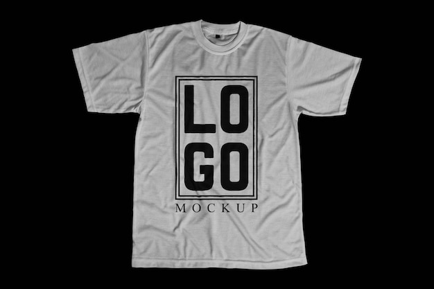 un t-shirt blanc avec le mot " aller " sur la tête