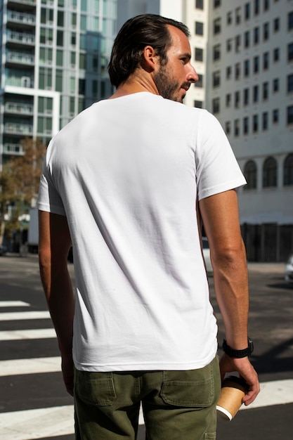 T-shirt impresso de trás mockup psd branco estilo minimalista homens39s roupa de rua
