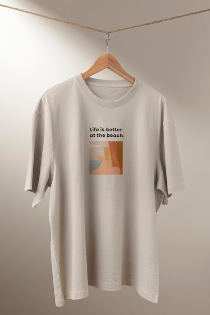 T-shirt impresso maquete de roupa casual com citação positiva em design unisex psd