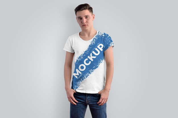 T-shirts de mockups do homem