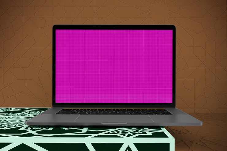 PSD tabela árabe com maquete de laptop