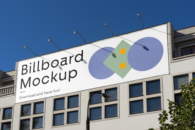 Tabellone per le affissioni sull'edificio Mockup