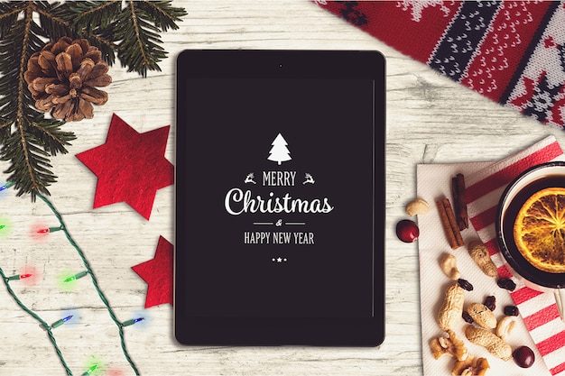 Tablet-Bildschirm-Modell mit Weihnachts-Design