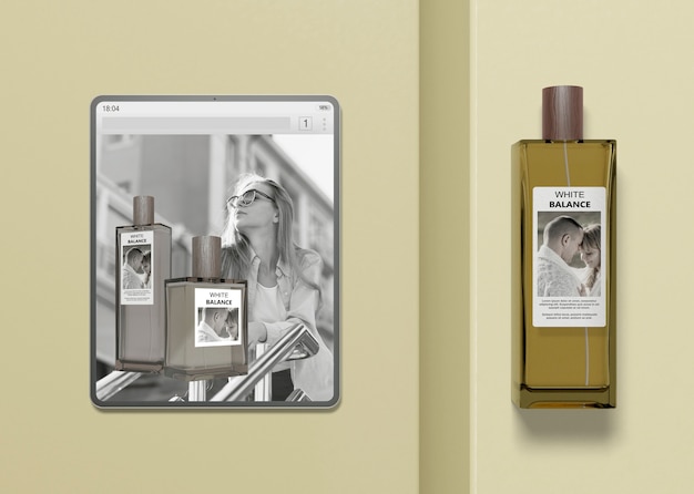 PSD tablet com modelo de site de perfume