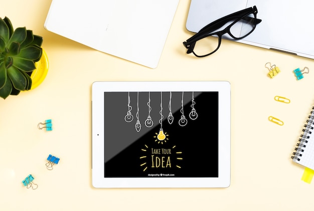 Tablet nella scena dell'ufficio