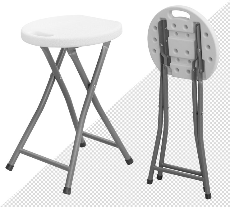 Taburete plegable de plástico con patas de metal. Aislado del fondo. elemento interior