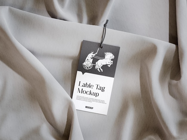 Tag abbigliamento Mockup su abbigliamento