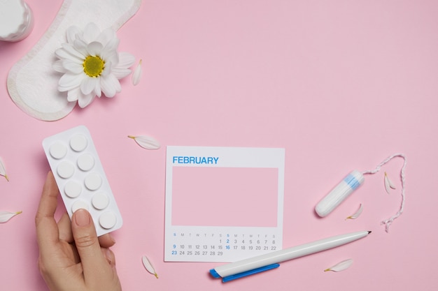 PSD tampões sanitários menstruais, almofadas e flor vermelha