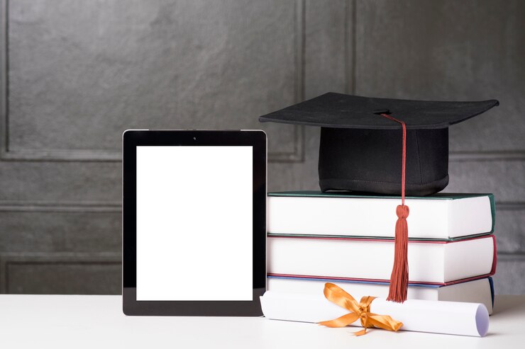 PSD tapa de graduación y libros con maqueta de tableta