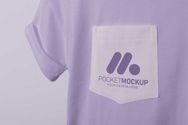 Taschenmodell auf T-Shirt