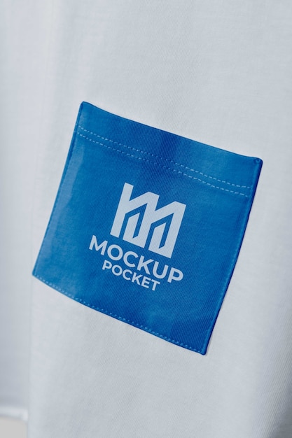 Taschenmodell auf T-Shirt