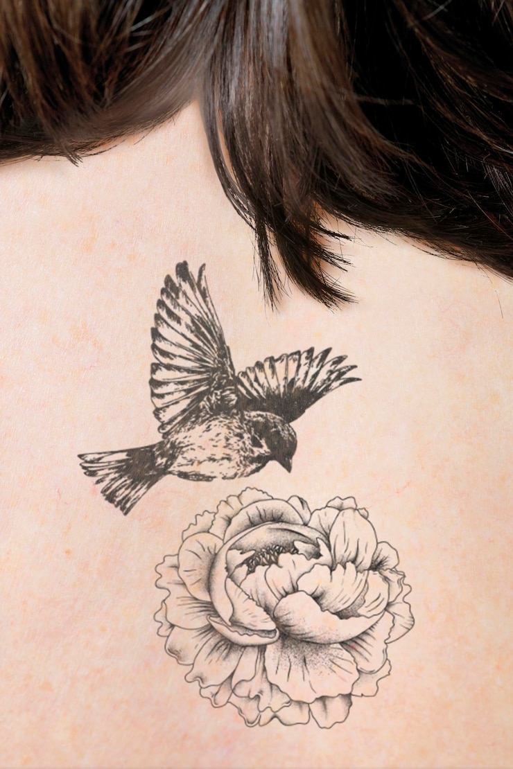 PSD tatuagem de flor modelo mulher39s de volta psd