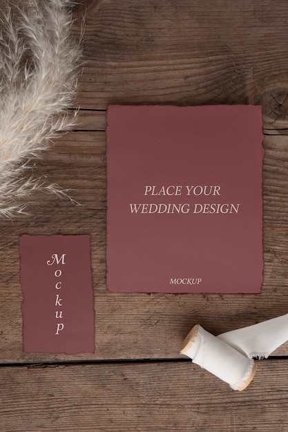 Tavolo da matrimonio con mockup di invito