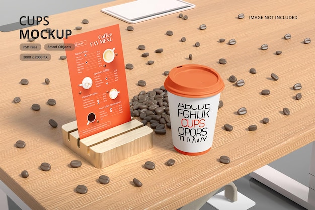 Taza de café y modelo de menú en una mesa de madera