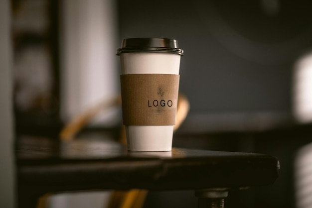 una taza de café con la palabra xo en ella