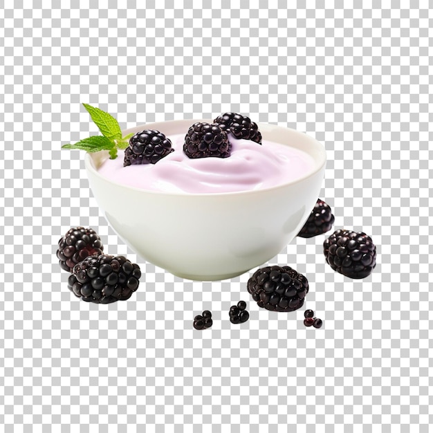 Un tazón de yogur con moras en un fondo transparente