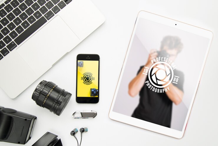 PSD technology devices mockup with photography concept