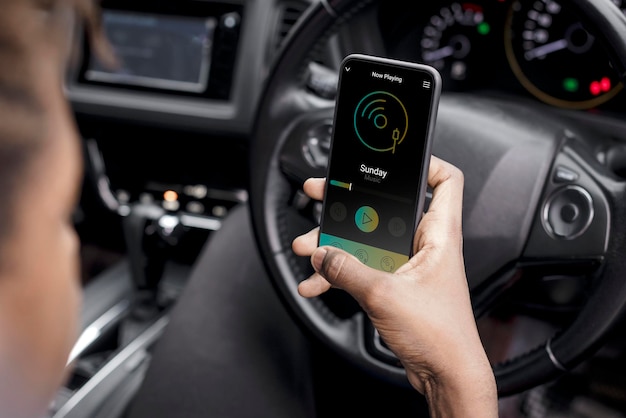 Telefonbildschirm-Mockup GPS-Navigationssystem im Auto PSD