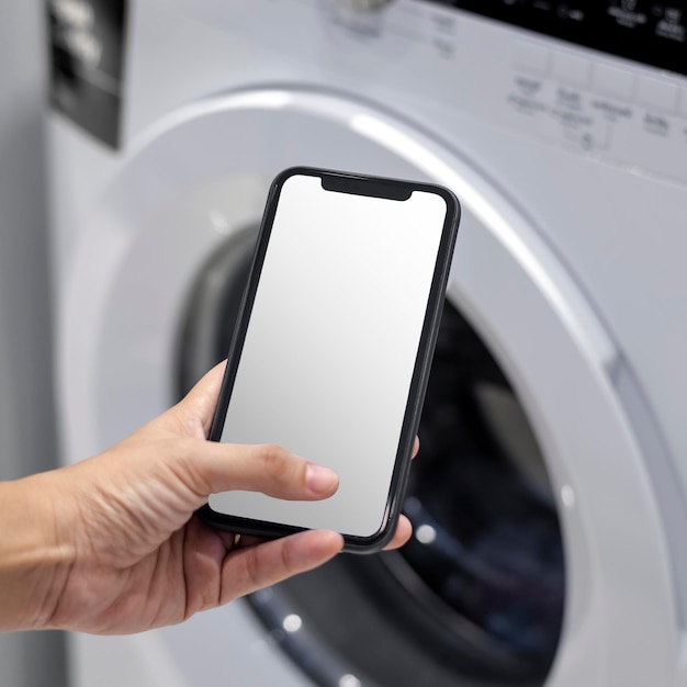 Telefonbildschirm-Mockup-PSD zur Steuerung von Smart-Home-Geräten und Waschmaschinen