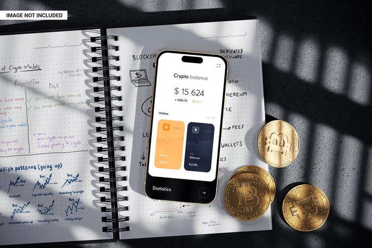 PSD teléfono inteligente en cuaderno espiral con maqueta de monedas bitcoin