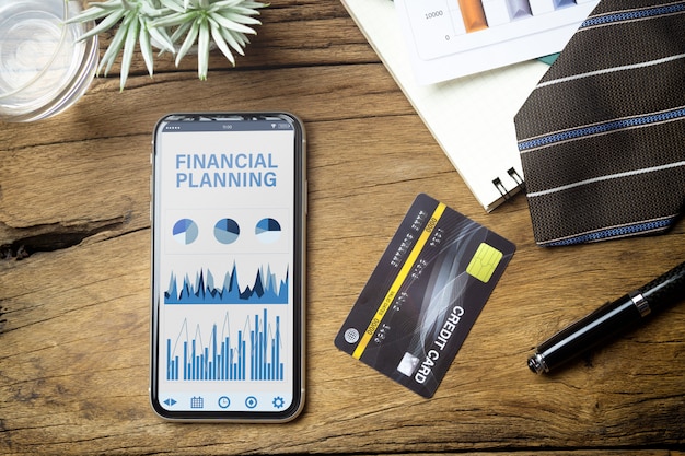 PSD teléfono móvil de maqueta para el concepto de fondo de planificación financiera.