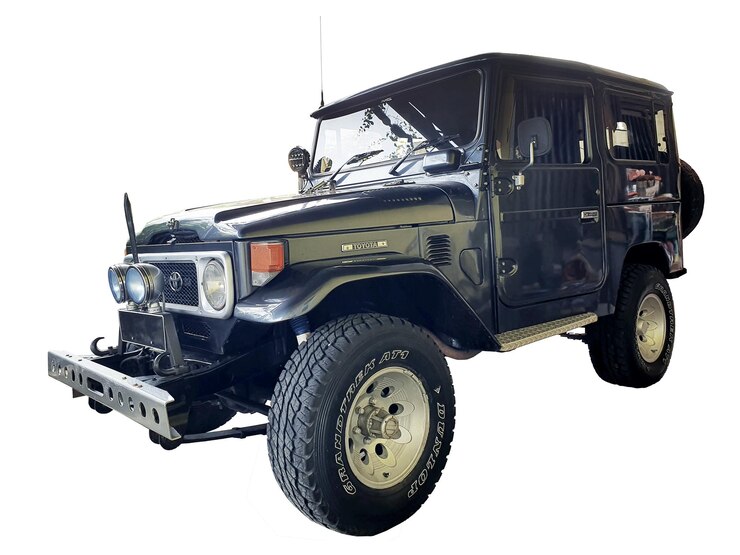 PSD tenggarong indonesia 25 de enero de 2024 toyota hard top land cruiser fj40 cortado y aislado