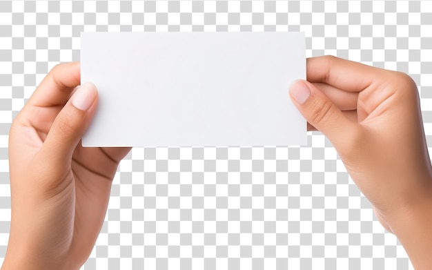 PSD tenir à la main une feuille de papier blanche isolée sur un fond transparent