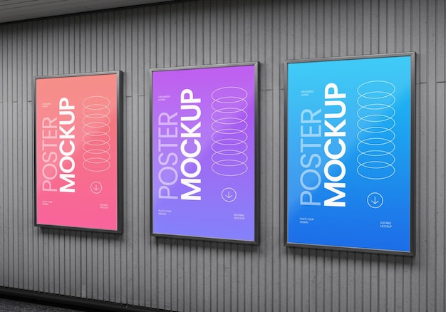 Three Street Poster Mockup Visto dall'angolo sinistro con Herringbone Wall