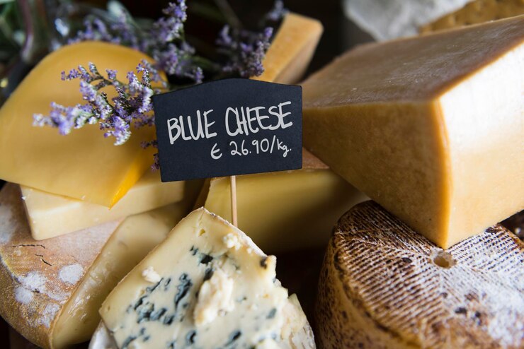 PSD tienda de delicatessen que vende muchos tipos de queso
