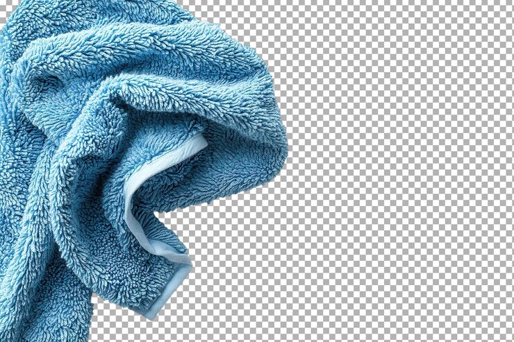 PSD toalla azul suave doblada cuidadosamente sobre un fondo claro lista para su uso en un baño o spa