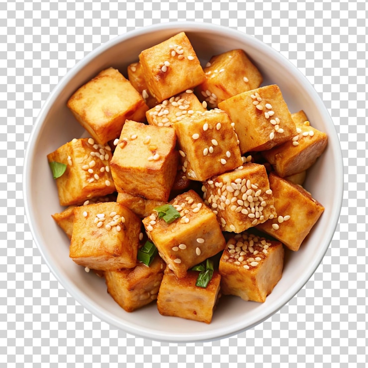 PSD tofu frito con semillas de sésamo en el cuenco blanco vista superior aislado en un fondo transparente