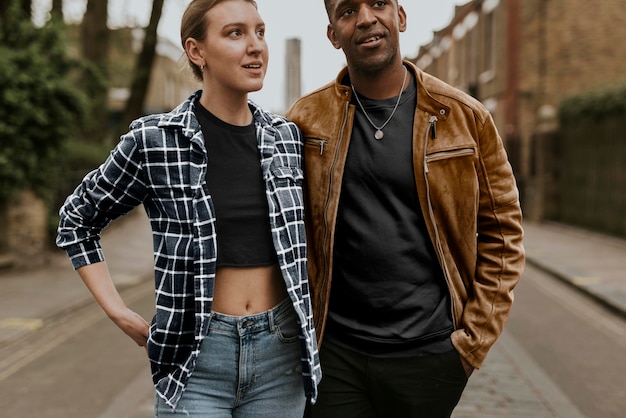 Tops-Mockup-Paar-Straßenmode-PSD