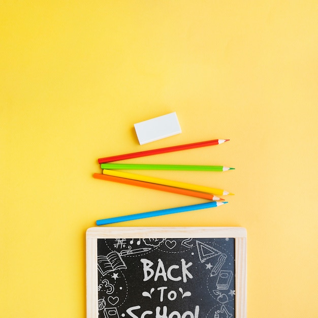 Torna a scuola mockup con ardesia